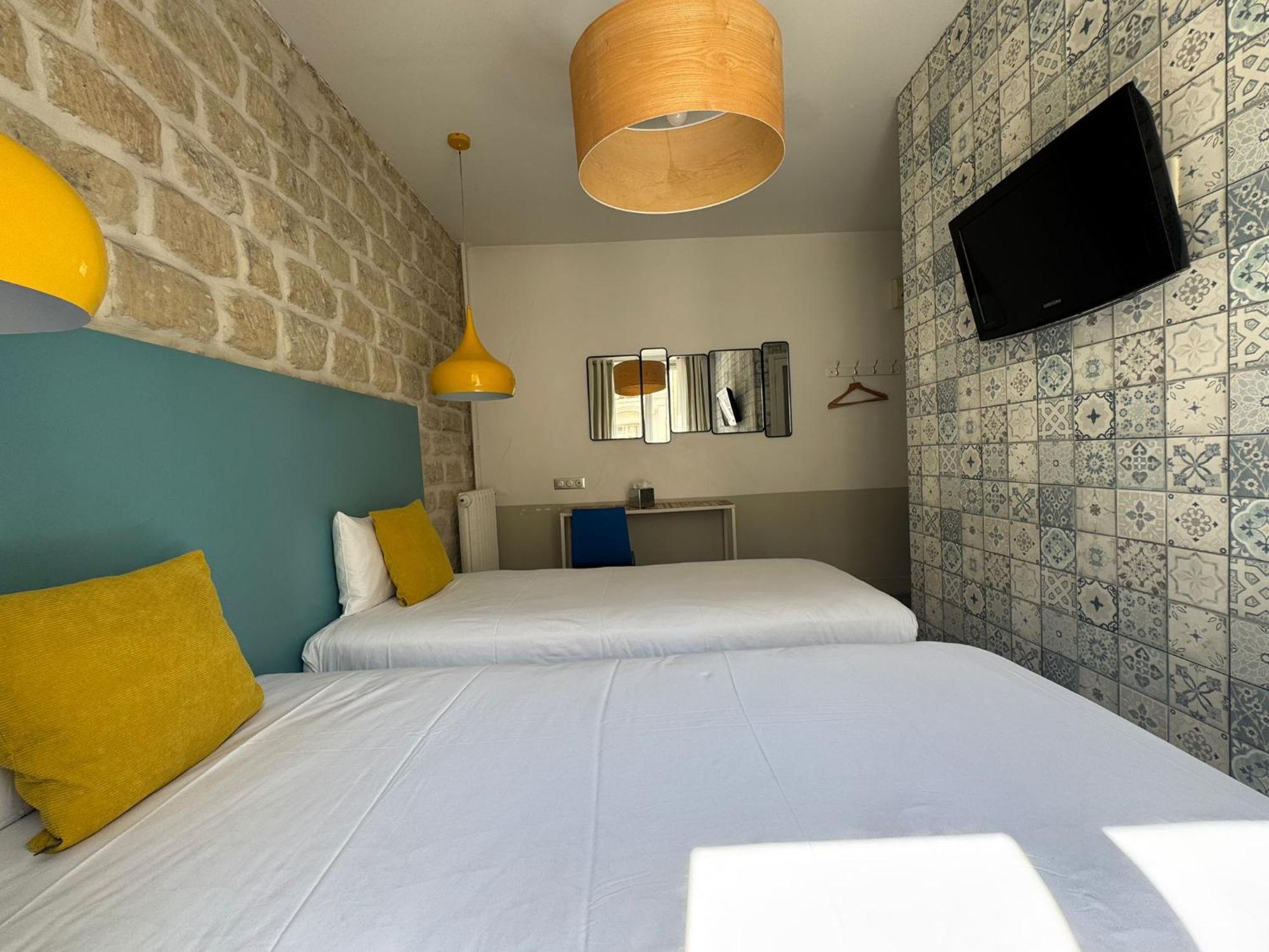 Le Regent Montmartre By Hiphophostels Hostel Paris